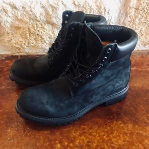 EUC Timberland black suede boots.